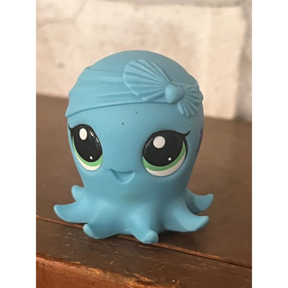 Hasbro Littlest Pet Shop LPS Octopus #3549 Blue Bow